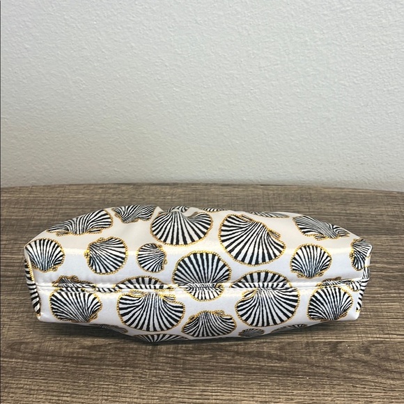 Isaac Mizrahi | Seashell Motif Clutch w/ Crossbody ✨ - Picture 8 of 11